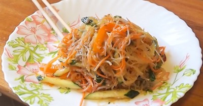 Салат с фунчозой с вкусной заправкой по корейски