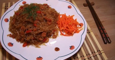 Салат из рисовой лапши с креветками