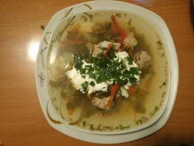 Зеленый суп с щавелем и индейкой