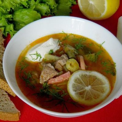Суп солянка с оливками и колбасой