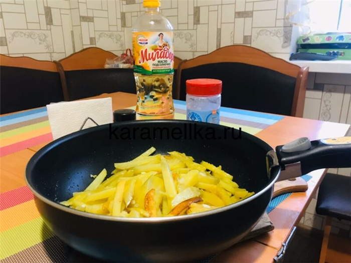 Жареная картошка на сковороде с чесноком (рецепт картофеля с хрустящей корочкой) этап 1