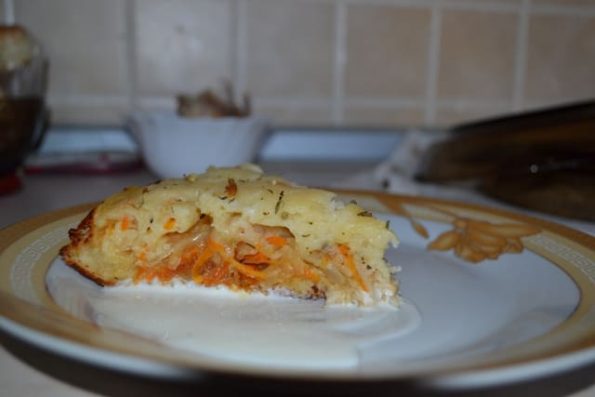 Пирог с квашеной капустой и корейской морковкой в мультиварке