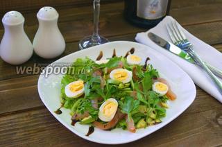 Нежный салат с балыком и перепелиными яйцами