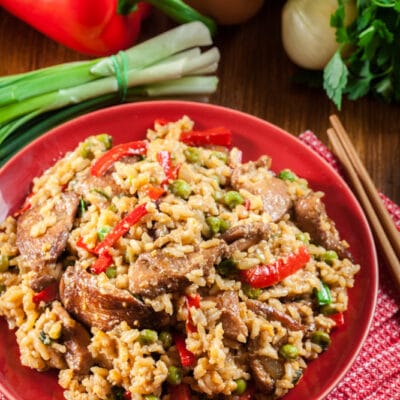 Жаренная курица с рисом и овощами - рецепт с фото