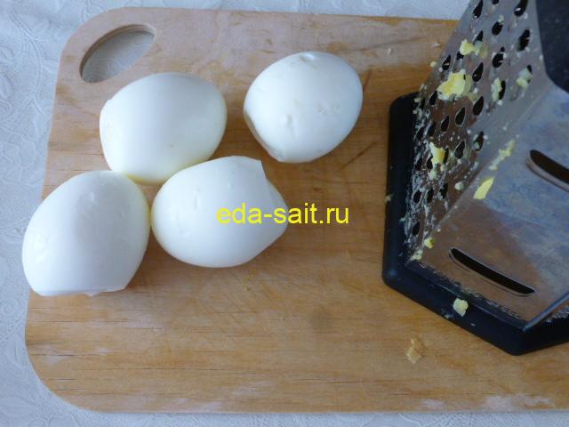 Яйца для салата под шубой с красной рыбой
