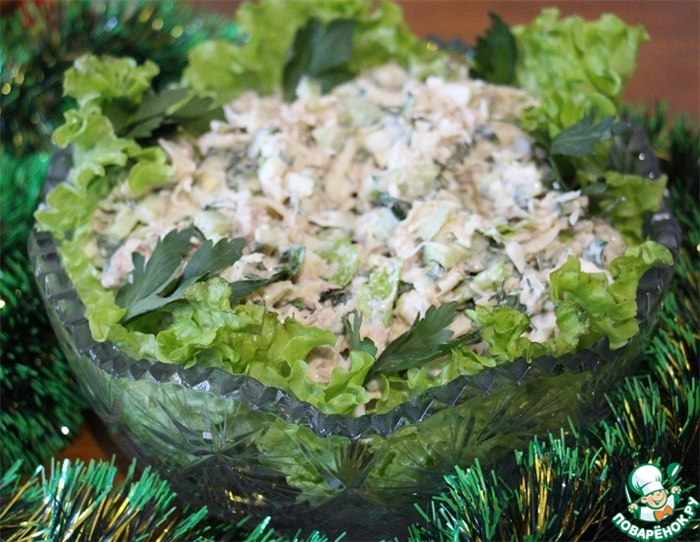 Рецепт: Салат с тунцом, яйцом и сельдереем