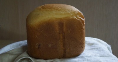 Обычный белый хлеб в хлебопечке