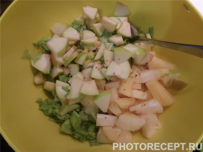 Фото рецепта - Салат с ананасом «Экзотика» - шаг 8