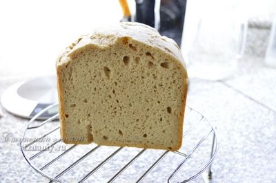 Хлеб выпекался в хлебопечке панасоник, на ржаной закваске с пшеничной мукой высшего сорта