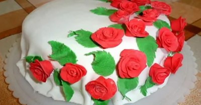 Торт с розами из мастики