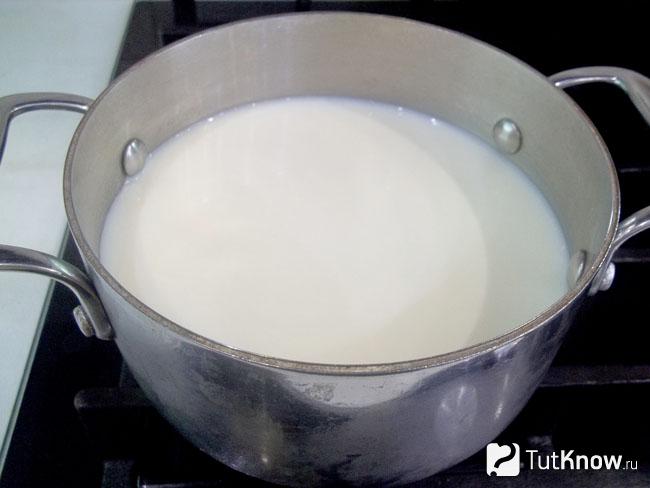 Молоко отправлено на плиту вариться