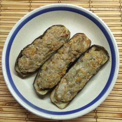 Баклажаны, фаршированные свининой и овощами - рецепт с фото