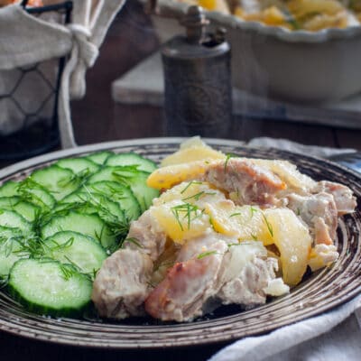 Свинина запеченная с картофелем и луком - рецепт с фото
