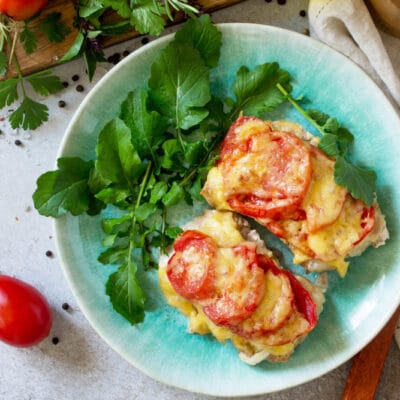 Мясные отбивные с помидорами и сыром - рецепт с фото