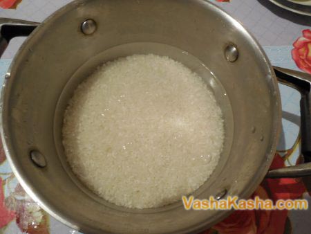 рис в кастрюле