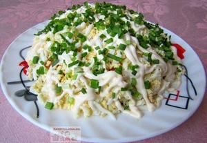 Слоёный салат со шпротами