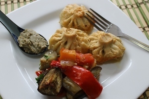 Хинкали запеченные с овощами и грузинский ореховый соус.(Тест-драйв с 