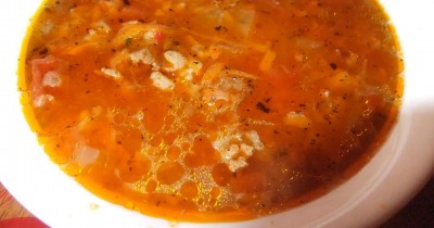 Суп харчо с томатной пастой и рисом и тушенкой