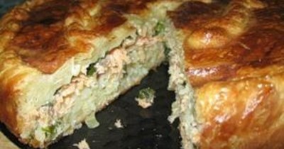 Пирог с сайрой на кефире с зеленым луком и картошкой