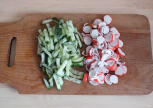 Салат с фунчозой и крабовыми палочками - фото шаг 3