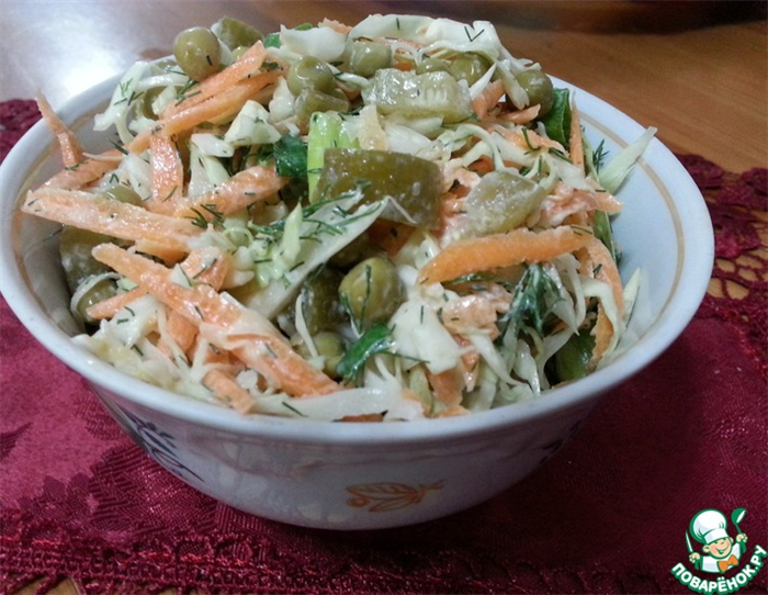 Рецепт: Салат из капусты и маринованных огурцов