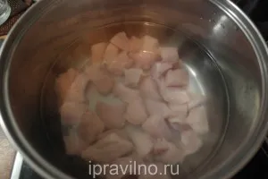 Куриный суп со свеклой и сельдереем