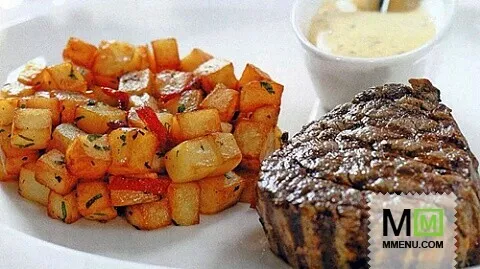 Турнедо (tournedos) из говядины с жареным картофелем и соусом беарнез