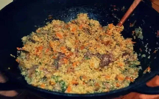 Пшенная каша с тушенкой