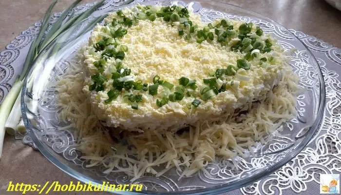 Салат с курицей и грибами