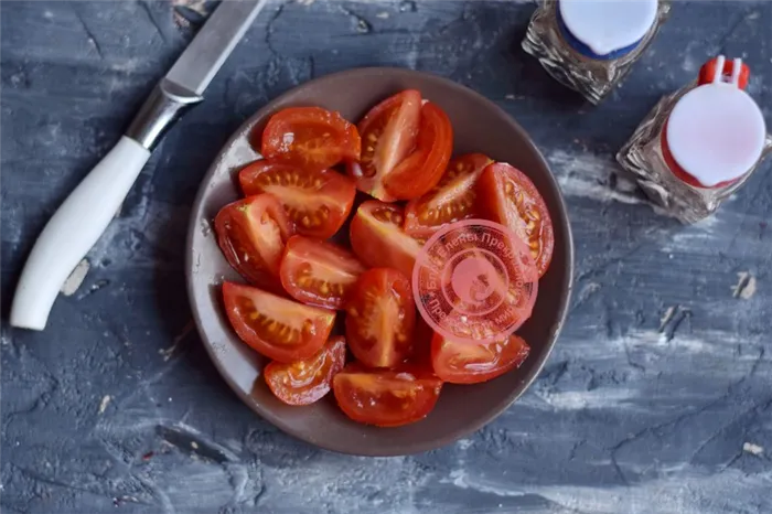 Салат кармен с курицей и ветчиной