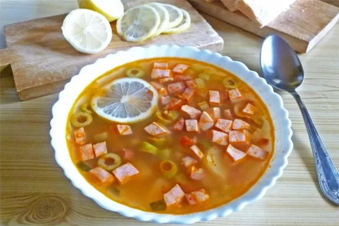 Солянка с вареной колбасой и сосисками