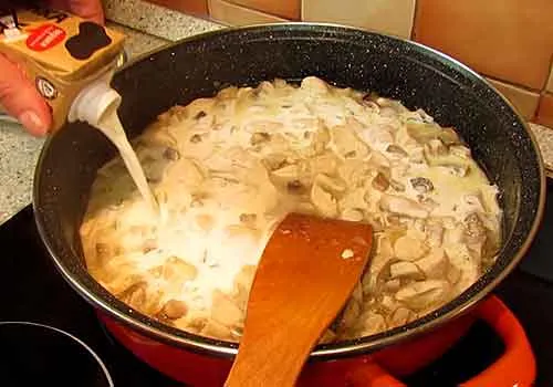 вливаем сливки