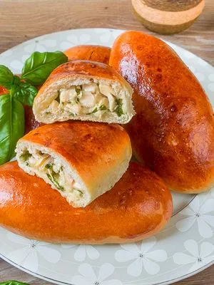 Пирожки с курицей и сыром