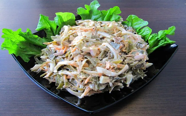 Салат с морской капустой