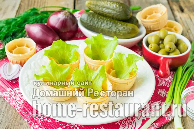 Тарталетки с тунцом консервированным и яйцом и сыром