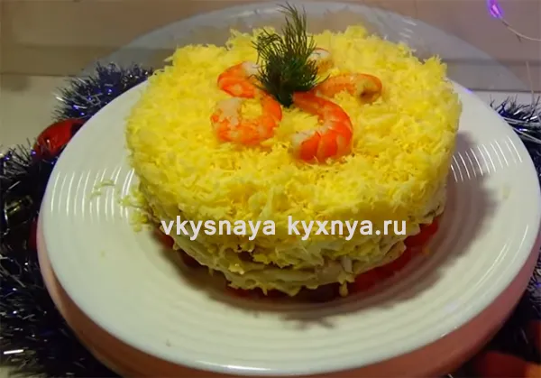 Салат царский с красной икрой и семгой