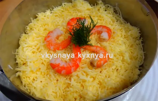 Салат царский с красной икрой и семгой