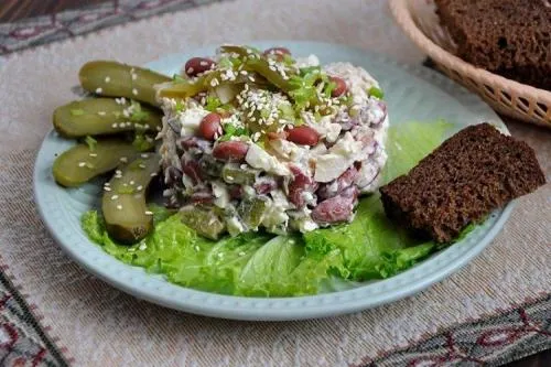 Салат с копченой курицей и корейской морковью и фасолью. 20 самых вкусных салатов с курицей и фасолью