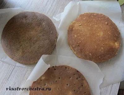 Три коржа с маком, орехами и изюмом