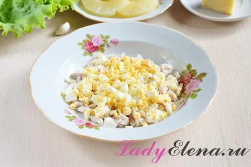Куриное филе с ананасами — самый простой и вкусный салат с курицей, ананасом и сыром — фото рецепт
