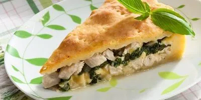 Нежный творожный пирог со шпинатом и курицей