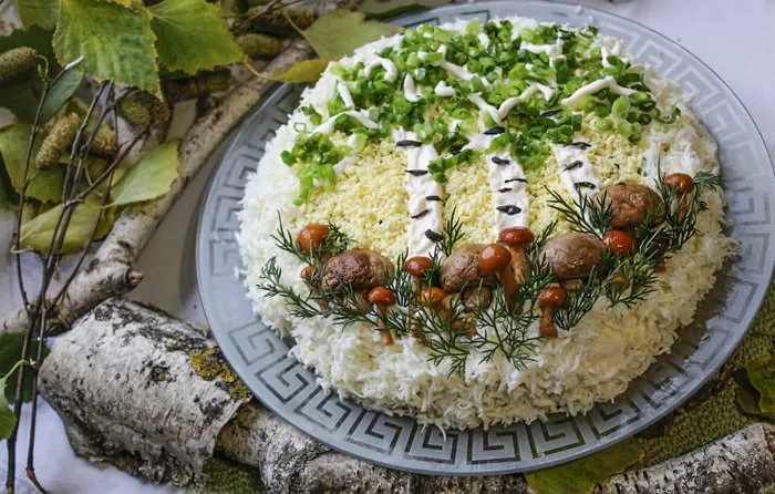 Салат белая береза с курицей и яблоками