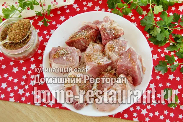 Шашлык на сковороде из свинины