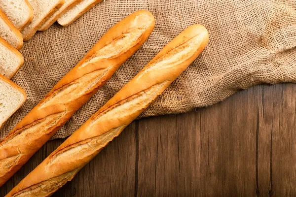 slice of bread with baguette on tablecloth 1 - Французский багет