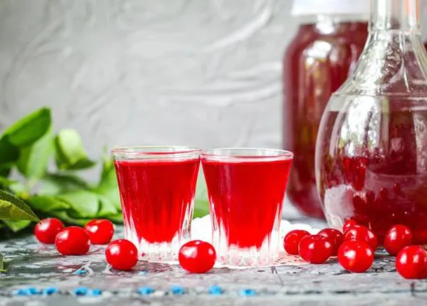 Вишневая настойка на водке, самогоне, спирту с косточками. Рецепты, как приготовить в домашних условиях