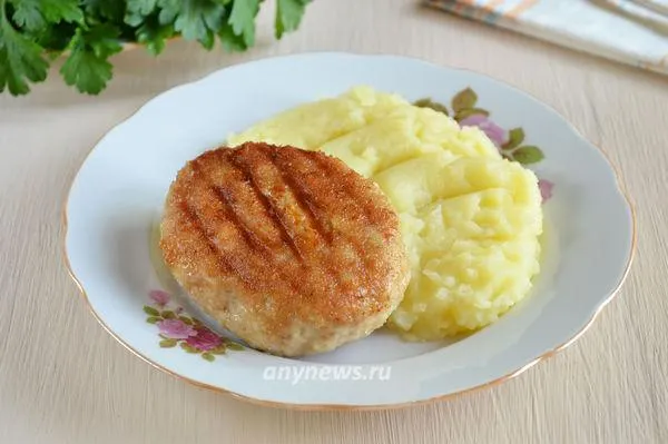 Мясные зразы с грибами и сыром на сковороде - пошаговый рецепт