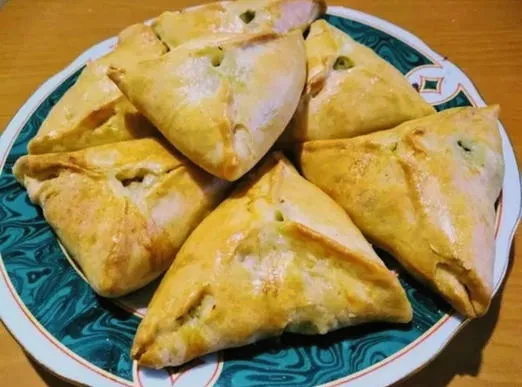 Маленькие курники с курицей и картошкой