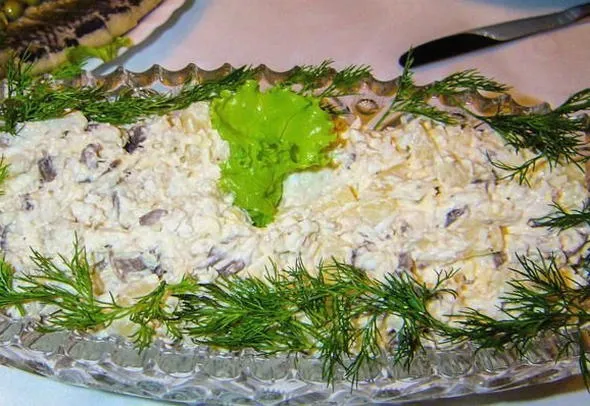 Салат с ананасом и грибами