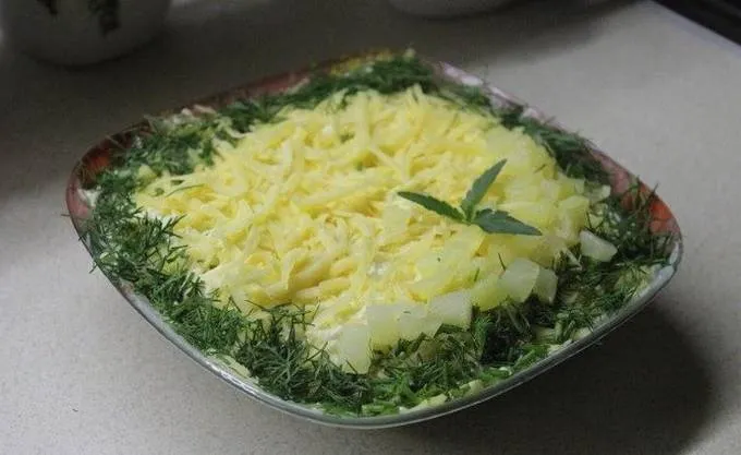 Салат с ананасом и грибами